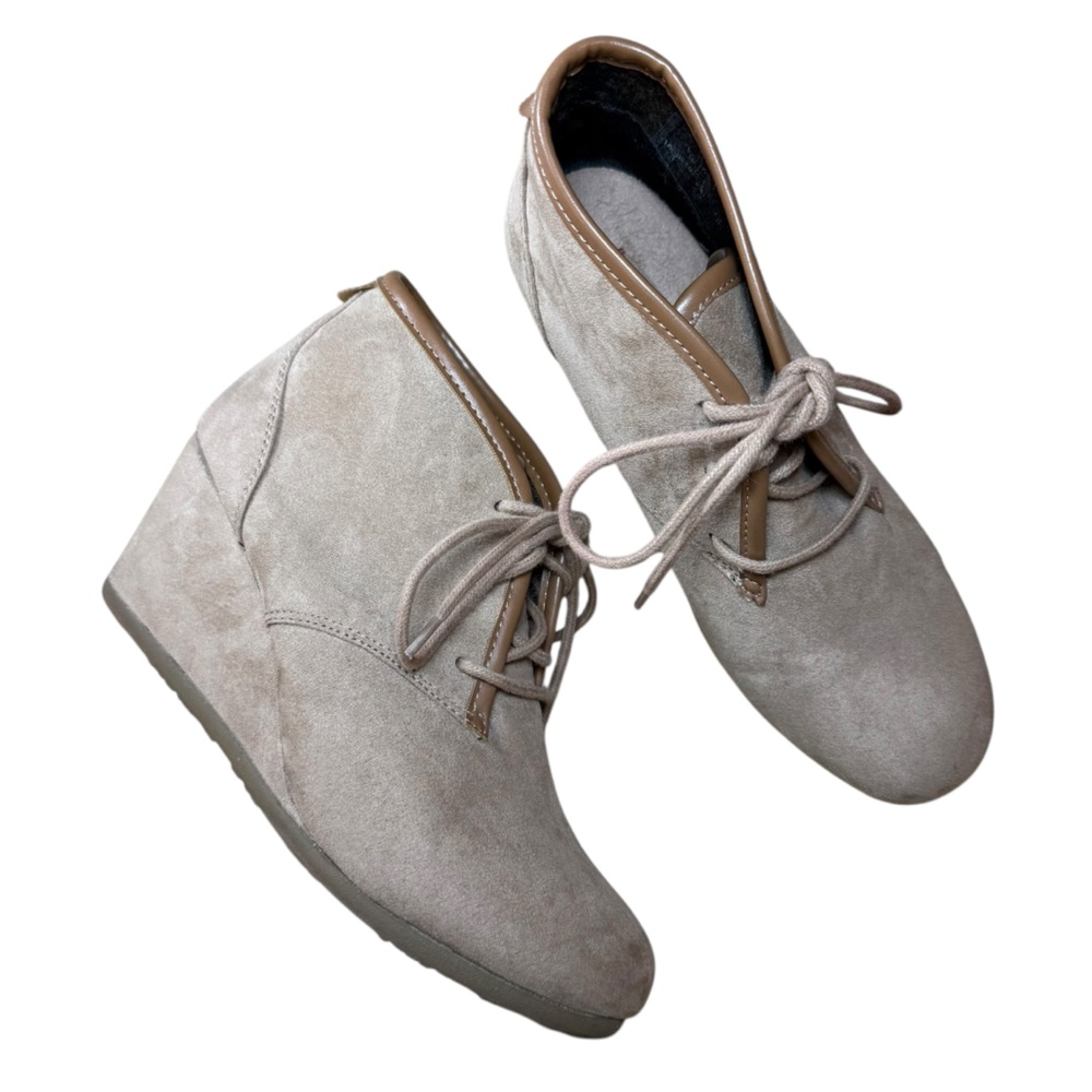 MadPaw Beige Suede Lace-Up Ankle Boots - Women’s Shoes US Size 9